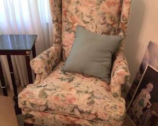 Set of 2 wingback chairs with pillows