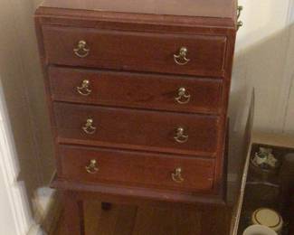Silver cabinet with 4 drawers (lined)