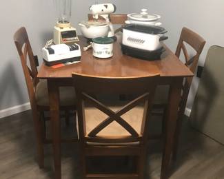 Cute 4 stool bartop set!