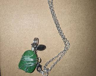Wrapped Green Stone Pendant W/Chain $6.00