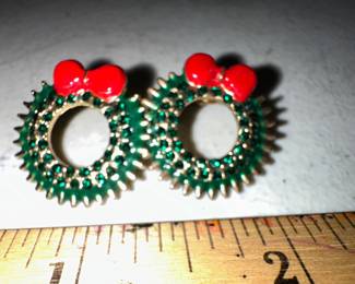 Wreath Pierced Earrings $5.00