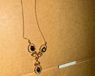 Three Stone Necklace $5.00