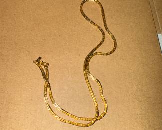 Costume Necklace Gold Tone $5.00