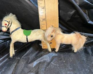 2 Horse Figures Kunstlerschutz $15.00