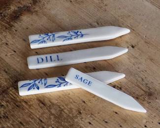 Garden planter stakes 