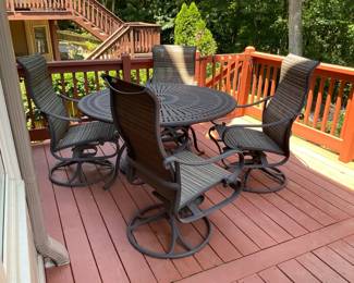 Outdoor Patio Dining Set with Round Table and Four Swivel Chairs