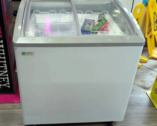 Excellence Commercial Products Chest Showcase Freezer, Model VB-3HC