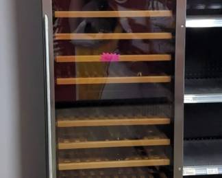 Avanti Dual Zone Wine Chiller, Model WCR683DZD-2