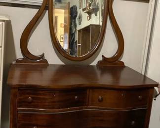 Dresser With Mirror