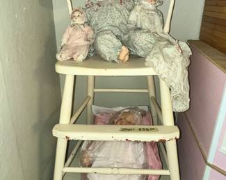 VINTAGE HIGHCHAIR & VINTAGE DOLLS