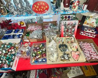 AMAZING ORNAMENTS