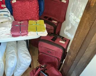NICE LUGGAGE SET