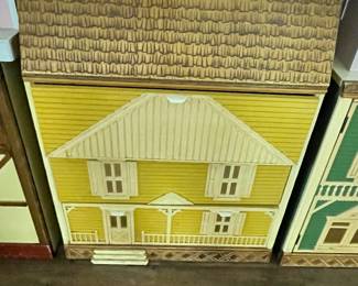 DOLLHOUSE DROP-LID CHEST BY SINGER