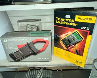 FLUKE METERS / TESTERS IN BOXES
