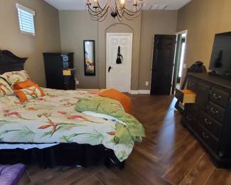 $1500 4 pcs Lexington bedroom set