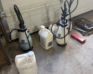 Husqvarna 2-Gallon Pump Sprayer with Weed Killer
