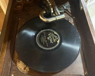 Victor Talking Machine Co. "I'm Just Wild About Harry" Phonograph