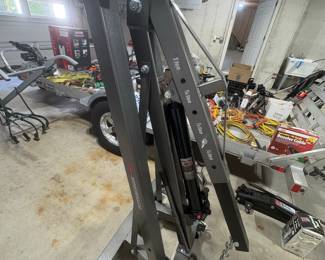 Pittsburgh Automotive 1 Ton Folding Engine Crane