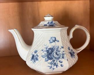 Sadler Blue Windsor Teapot with Gold Trim and Basket Weave Texture