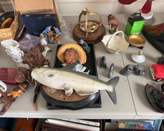 small, decorative, and usually inexpensive trinket, knickknack, or souvenirs