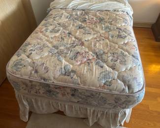 Twin mattress set
