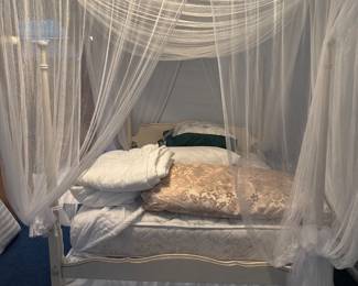 Canopy bed