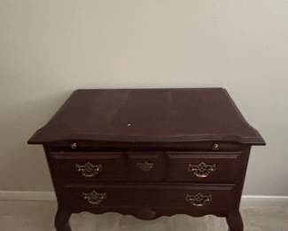 Vintage Thomasville Queen Anne Style Cherry Lowboy Chest