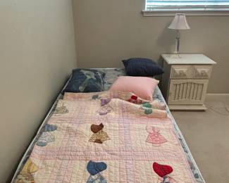 Vintage Sunbonnet Sue Quilt