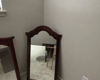 Thomasville Winston Court Collection Solid Cherry Traditional Style Mirror