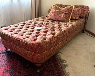 Victorian Style Fainting Couch