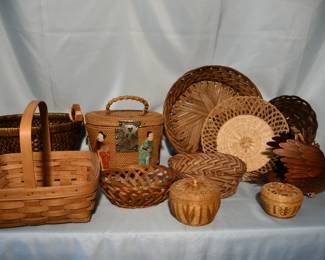 Wicker Rattan Bird Shaped Basket; Chinese Woven Wicker Tea Basket