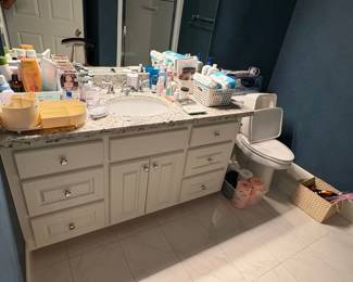 White Single Sink Bathroom Vanity with Granite Countertop