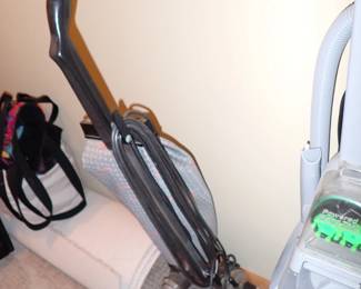 VAC & FLOOR CLEANER