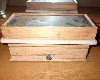 ANTIQUE SCALE