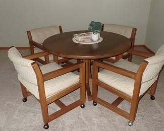 ROUND GAME TABLE W/ 4 CHAIRS ON WHEELS