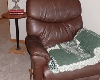 BROWN RECLINER