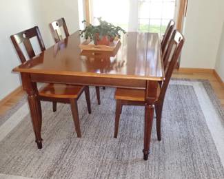 KITCHEN TABLE 2 TONE W/ 4 CHAIRS