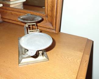 ANTIQUE SCALE