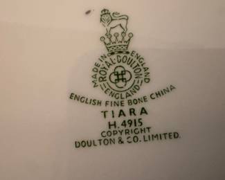 Royal Doulton "Tiara" English Fine Bone China (62 pc)