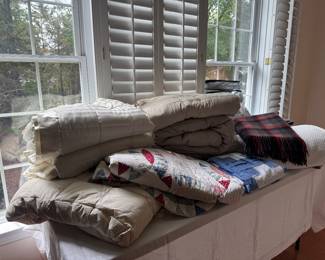 Collection of Linens, Blankets & Pillows