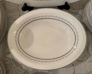 Royal Doulton "Tiara" English Fine Bone China (62 pc)