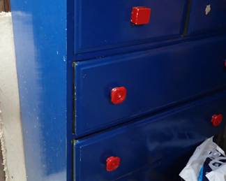 DRESSER