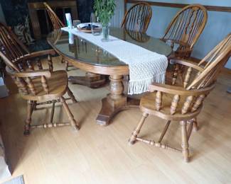 OAK SOLID TABLE AND CAPTAIN CHAIRS W/ EXTRA LEAVES & A GLASS TOP
