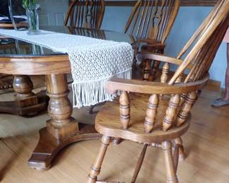 OAK SOLID TABLE AND CAPTAIN CHAIRS W/ EXTRA LEAVES & A GLASS TOP