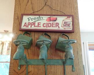 WALL DECOR