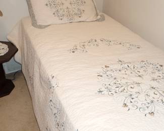 TWIN BED - QUILT & SHAM
