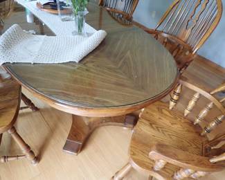 OAK SOLID TABLE AND CAPTAIN CHAIRS W/ EXTRA LEAVES & A GLASS TOP