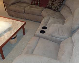 BEAUTIFUL SECTIONAL