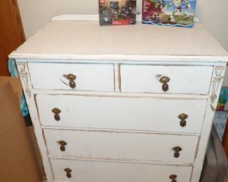 DRESSER