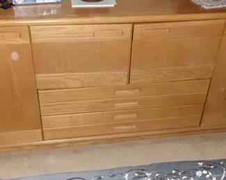 OAK LONG DRESSER